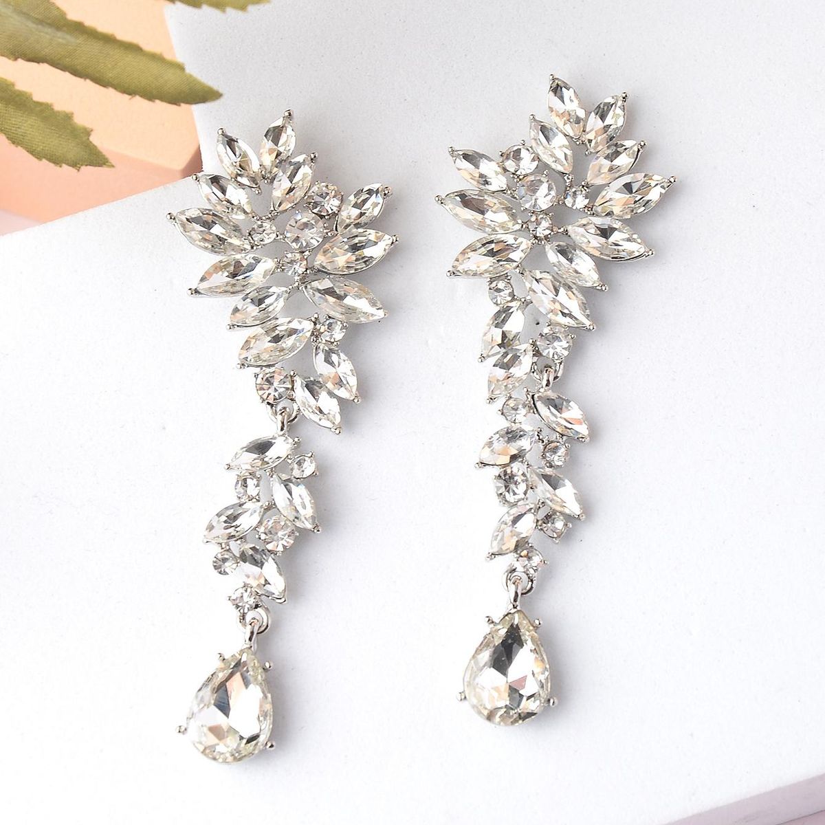 VATYERTY - Mujer 1 par Pendientes largos con diseño de diamante plata