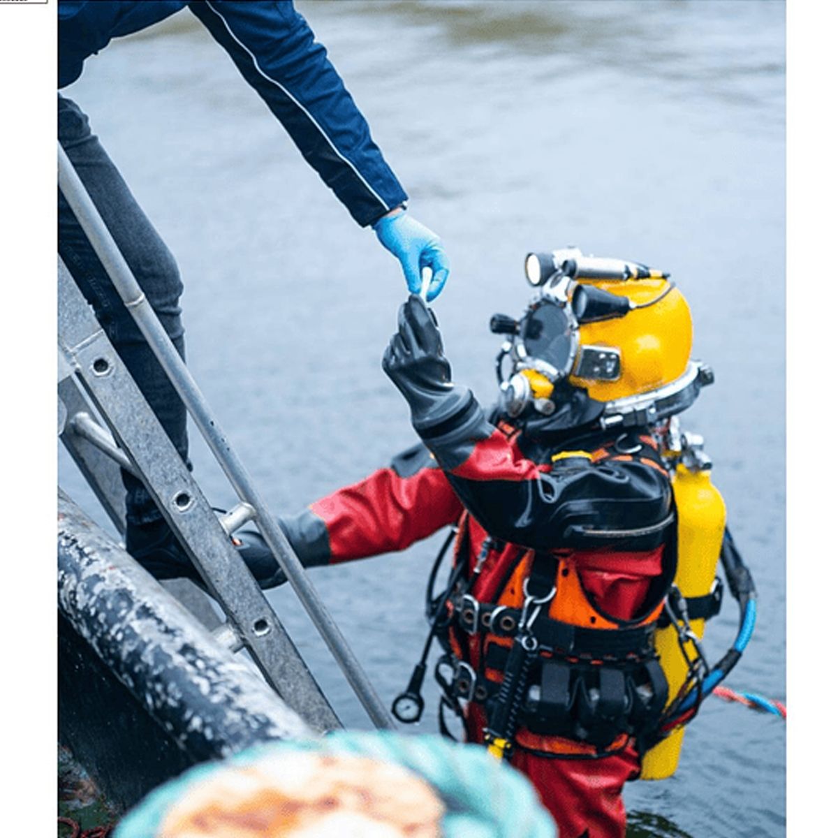 WEICON - Masilla Reparadora Aqua 115 grs Para Superficies Humedas O Bajo Agua