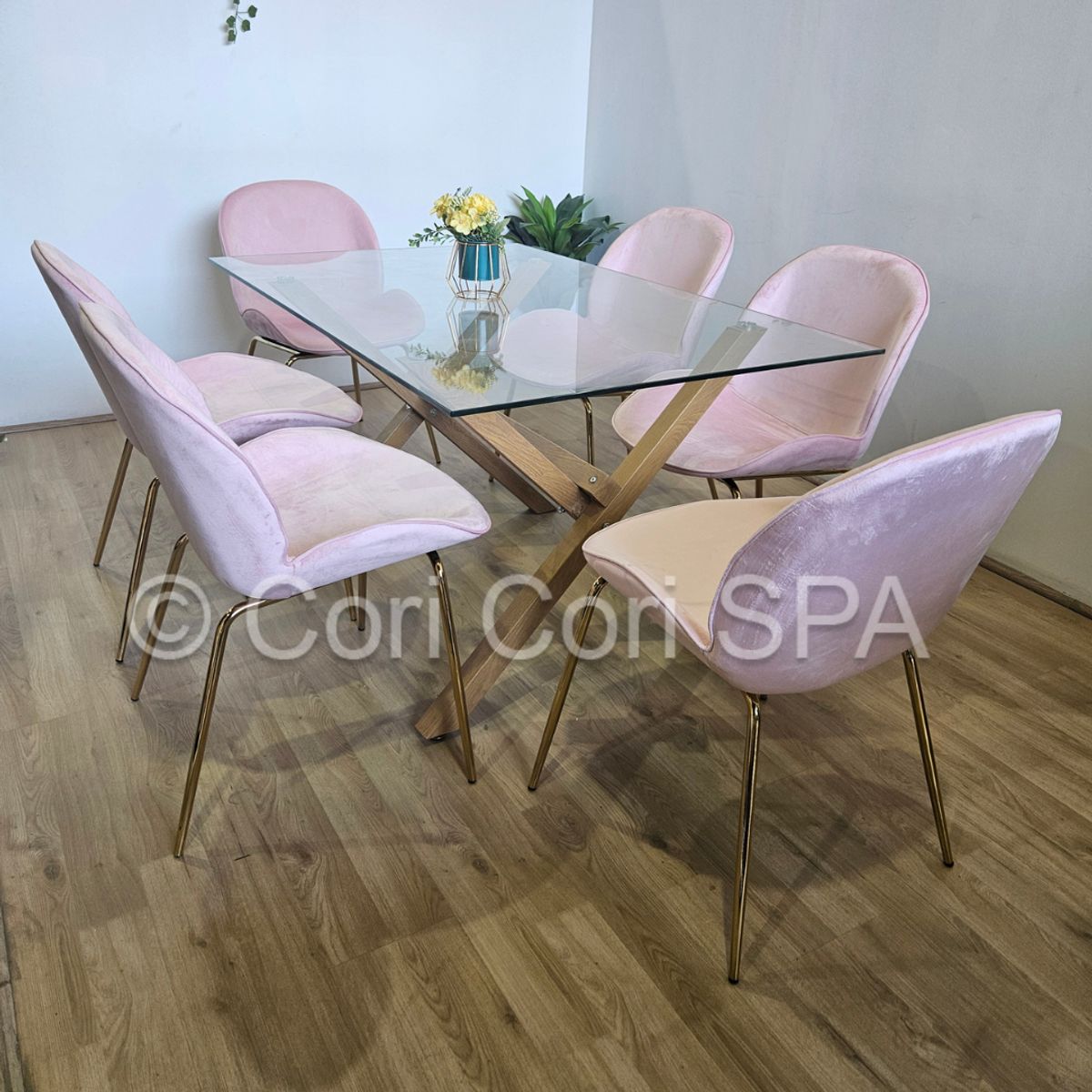 CORI CORI - Comedor Mesa Medlock Vidrio 140X90cm + 6 Sillas Beetle Gold Rosa