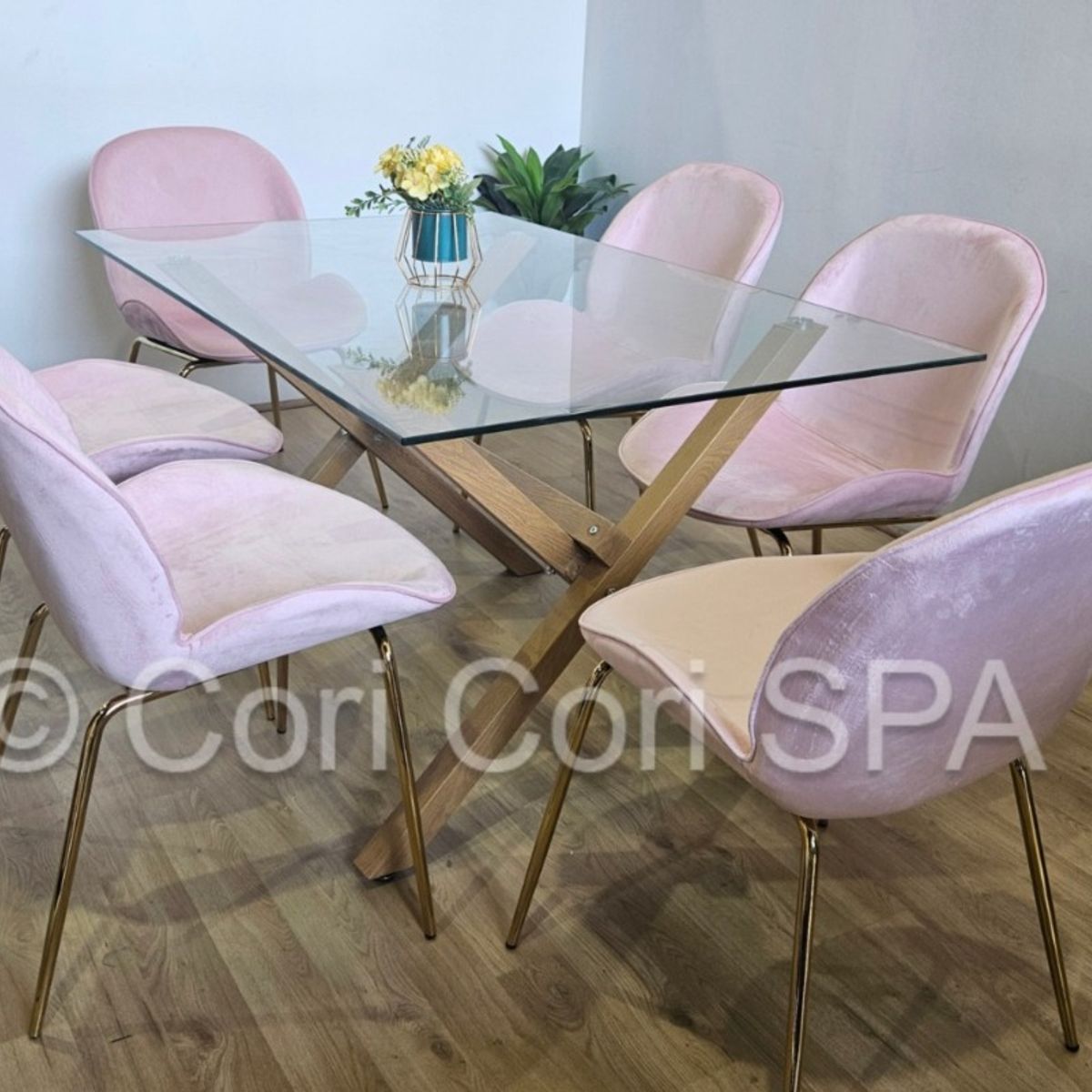 CORI CORI - Comedor Mesa Medlock Vidrio 140X90cm + 6 Sillas Beetle Gold Rosa