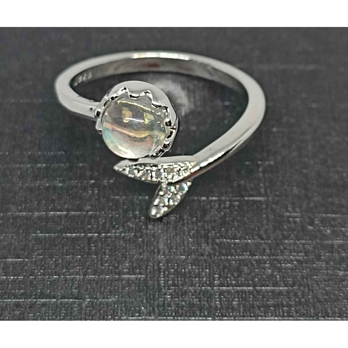 GENERICO - Anillo Ajustable Con Cola de Piedra Lunar Plata