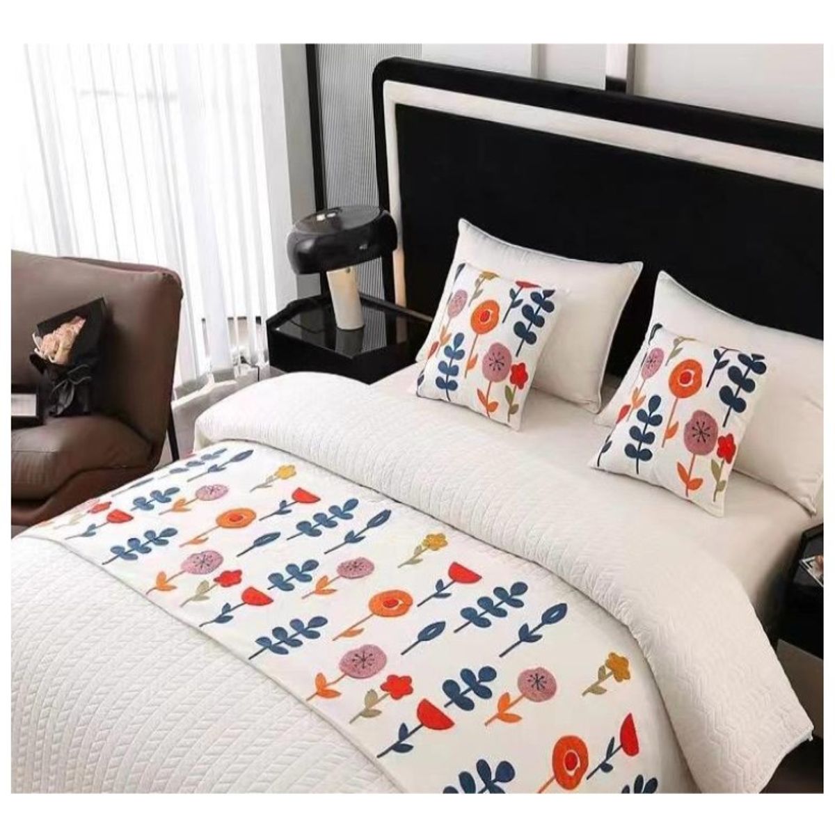 ALMA & DECO - Set Piecera 210X60 + 2 Fundas Bordadas Flores Alegría Cama King/2 Pzas