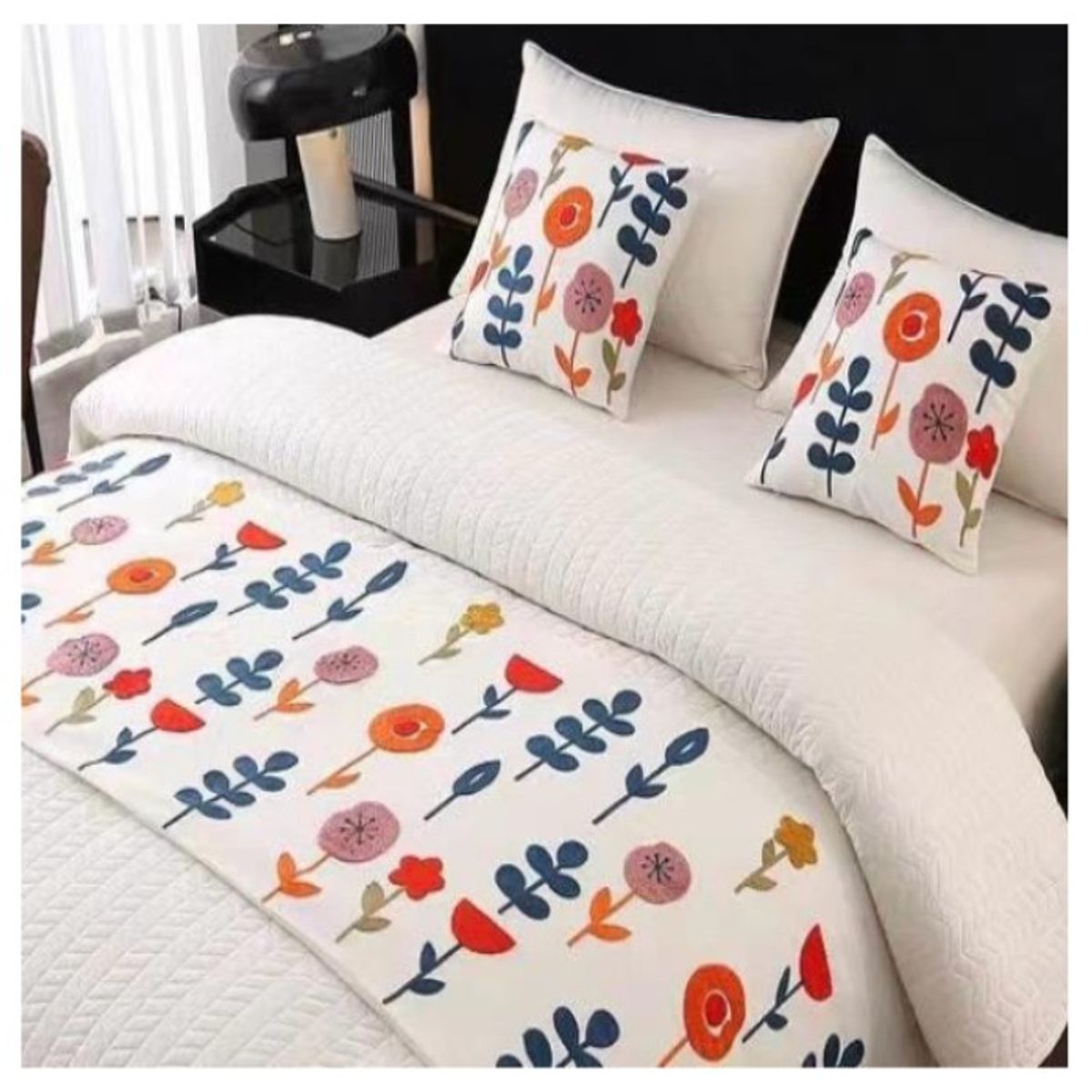 ALMA & DECO - Set Piecera 210X60 + 2 Fundas Bordadas Flores Alegría Cama King/2 Pzas