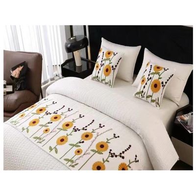 Imagen 2 del producto Set Piecera 210X60 + 2 Fundas Bordadas Girasoles Silvestres Cama King/2 Pzas