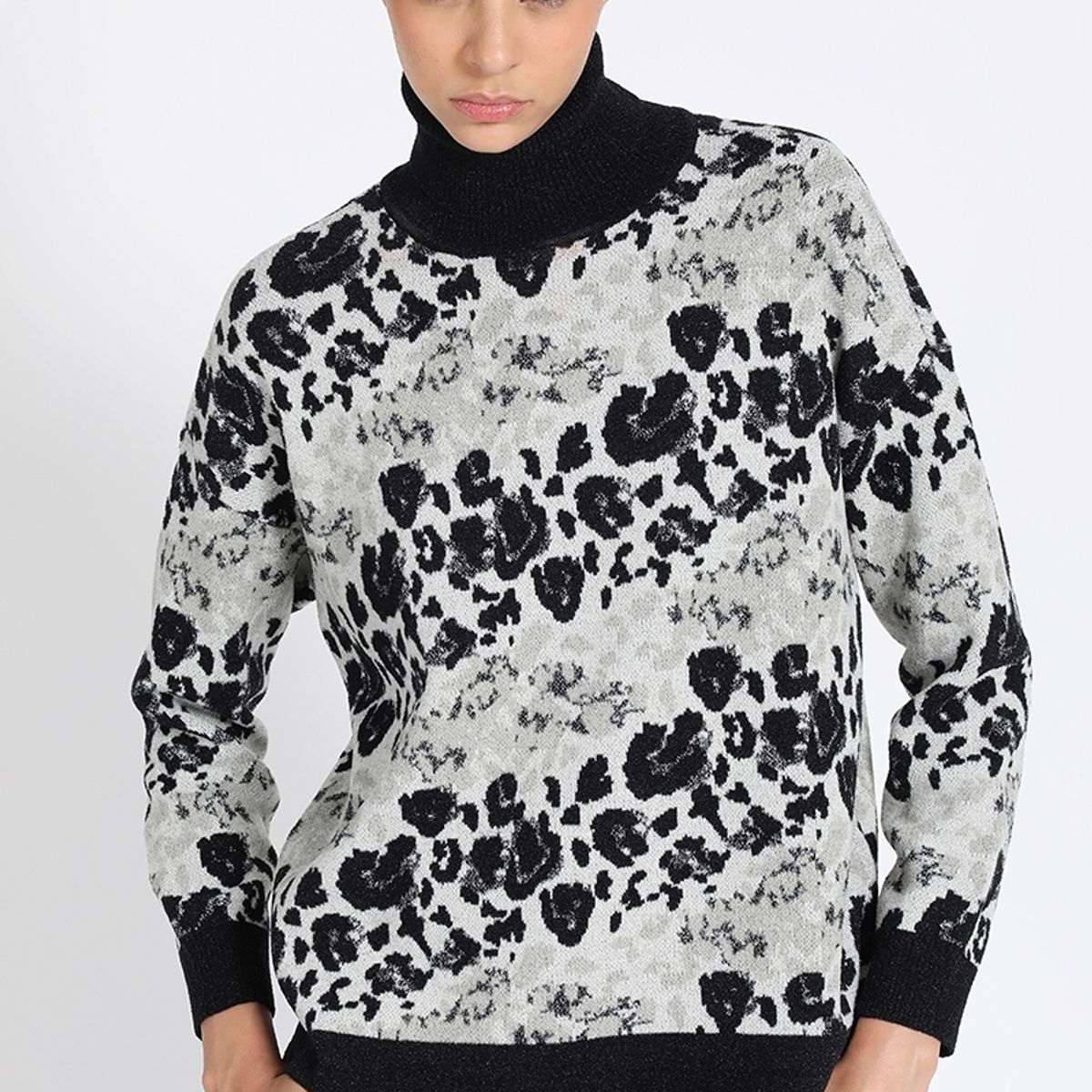 LIOLA - Tejido Punto Fantasia Animal, Negro Liola