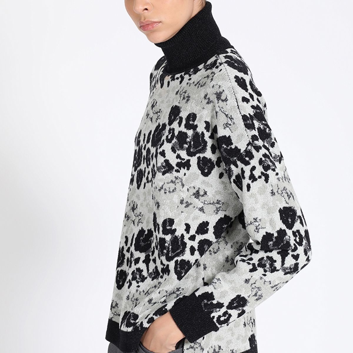 LIOLA - Tejido Punto Fantasia Animal, Negro Liola