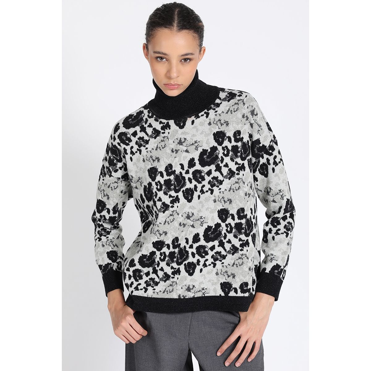 LIOLA - Tejido Punto Fantasia Animal, Negro Liola