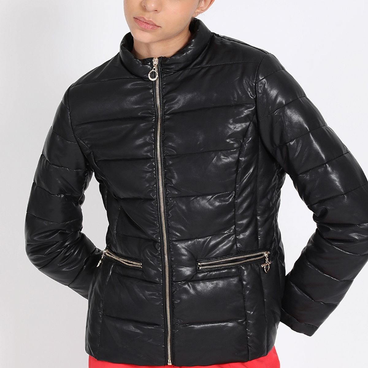 LIOLA - Parka Corta Efecto Cuero, Negro Liola