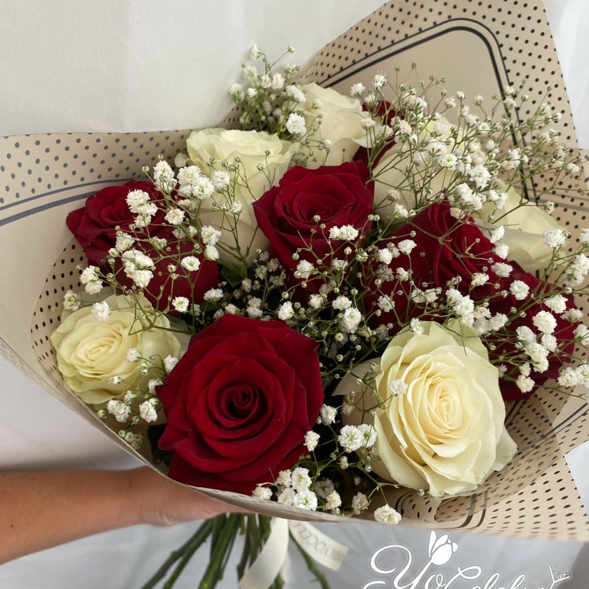 GENERICO - Ramo 12 rosas Rojas y Blancas (Flores Naturales)