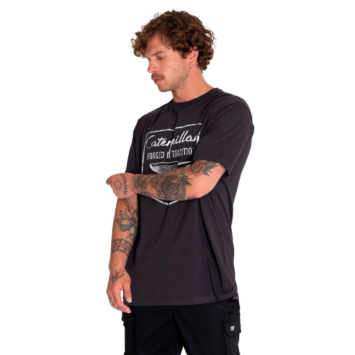 CAT - Polera Manga Corta Hombre Historic Graphic Negro CAT