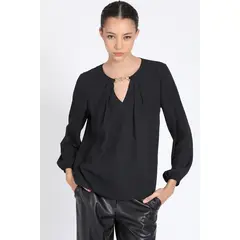 LIOLA - Blusa Gasa Doble Aplicación Metalica, Negro