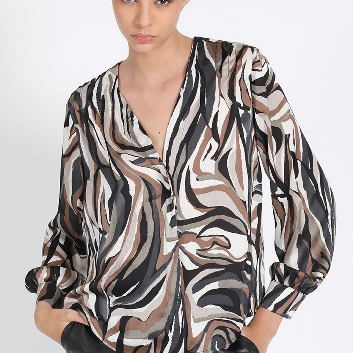 LIOLA - Camisa Estampado Animal, Negro Liola