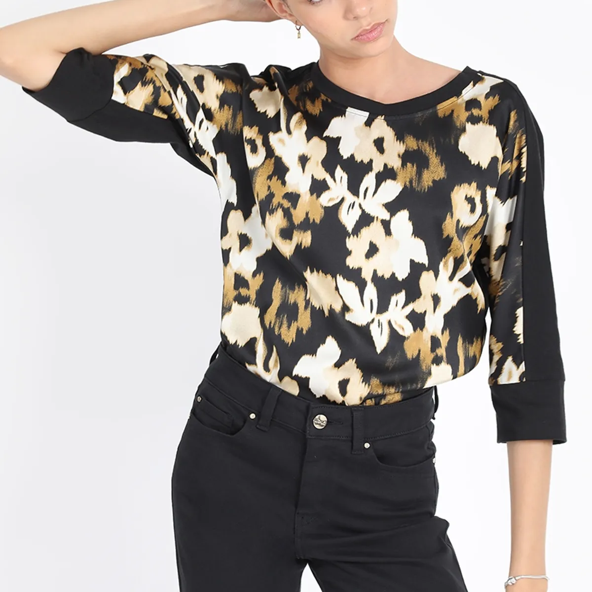 LIOLA - Polera Satin Mix Estampada Cafe Liola