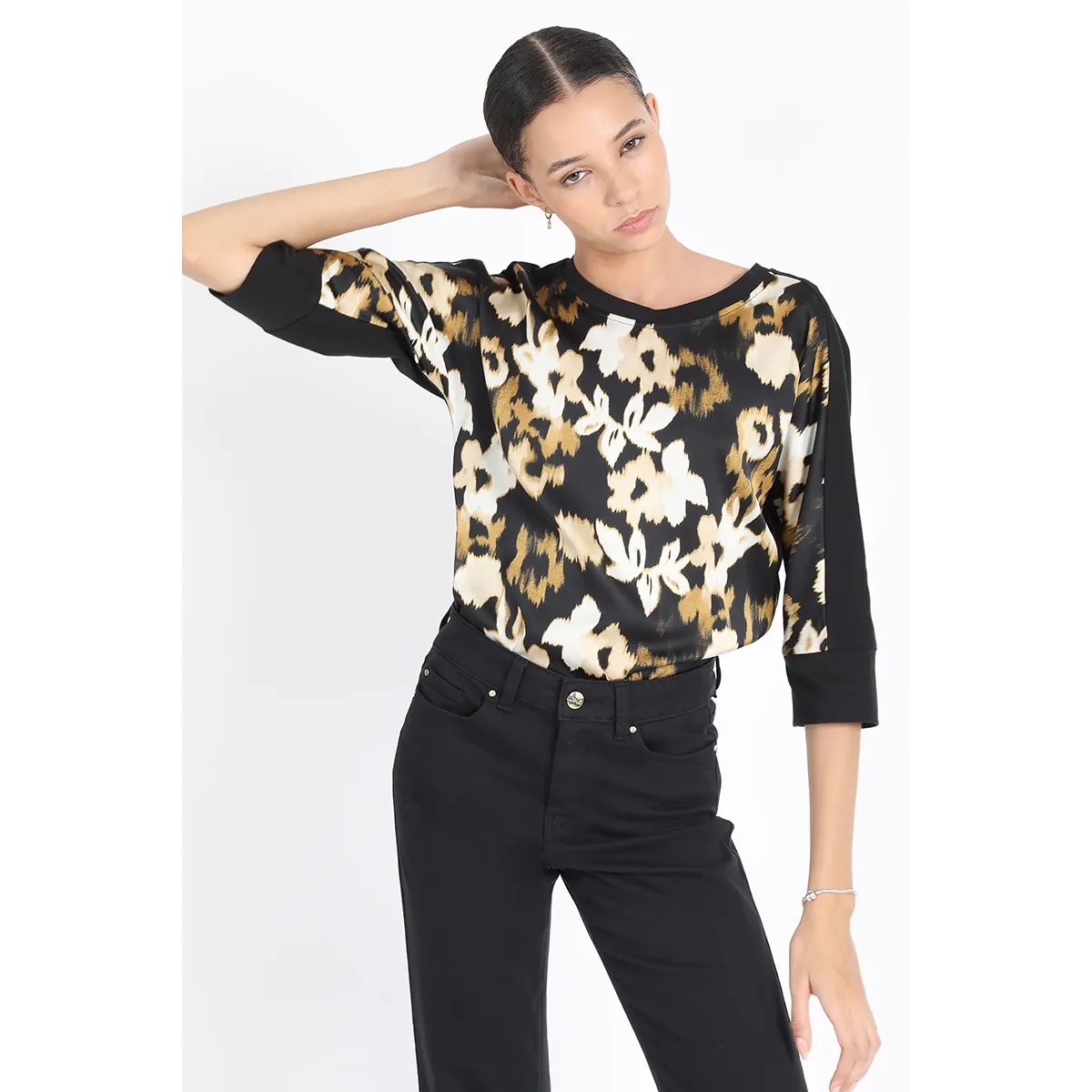 LIOLA - Polera Satin Mix Estampada Cafe Liola