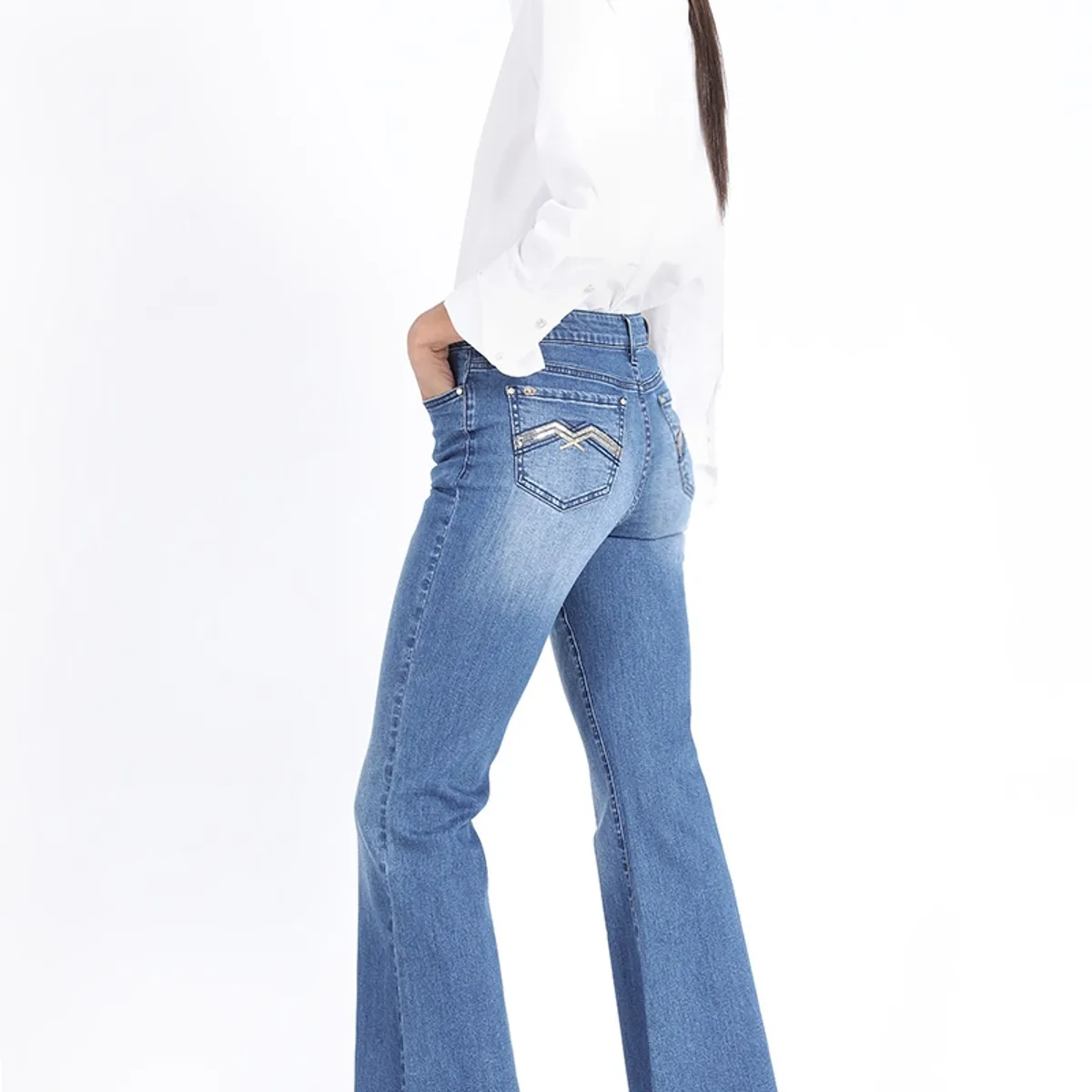 LIOLA - Jeans Flare, Tiro Medio Con Bordado, Azul Liola