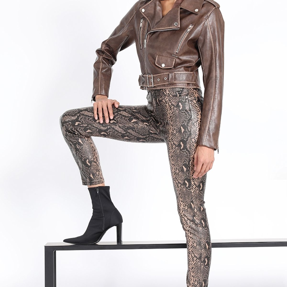 LIOLA - Pantalon Skinny, Coating Piton Negro Liola