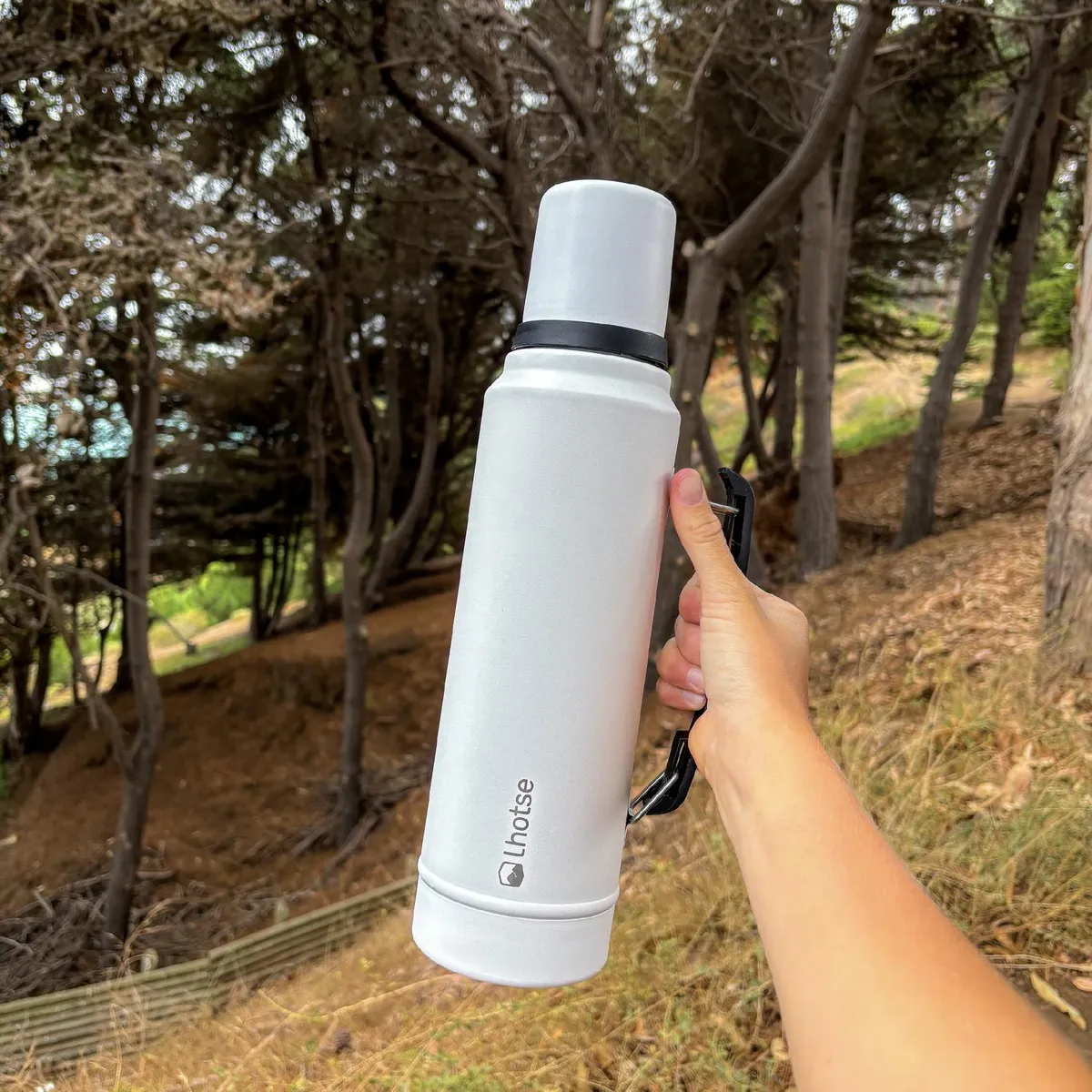 LHOTSE - Termo Liquido Acero Inoxidable Classic 1,3 lts Lhotse  Blanco