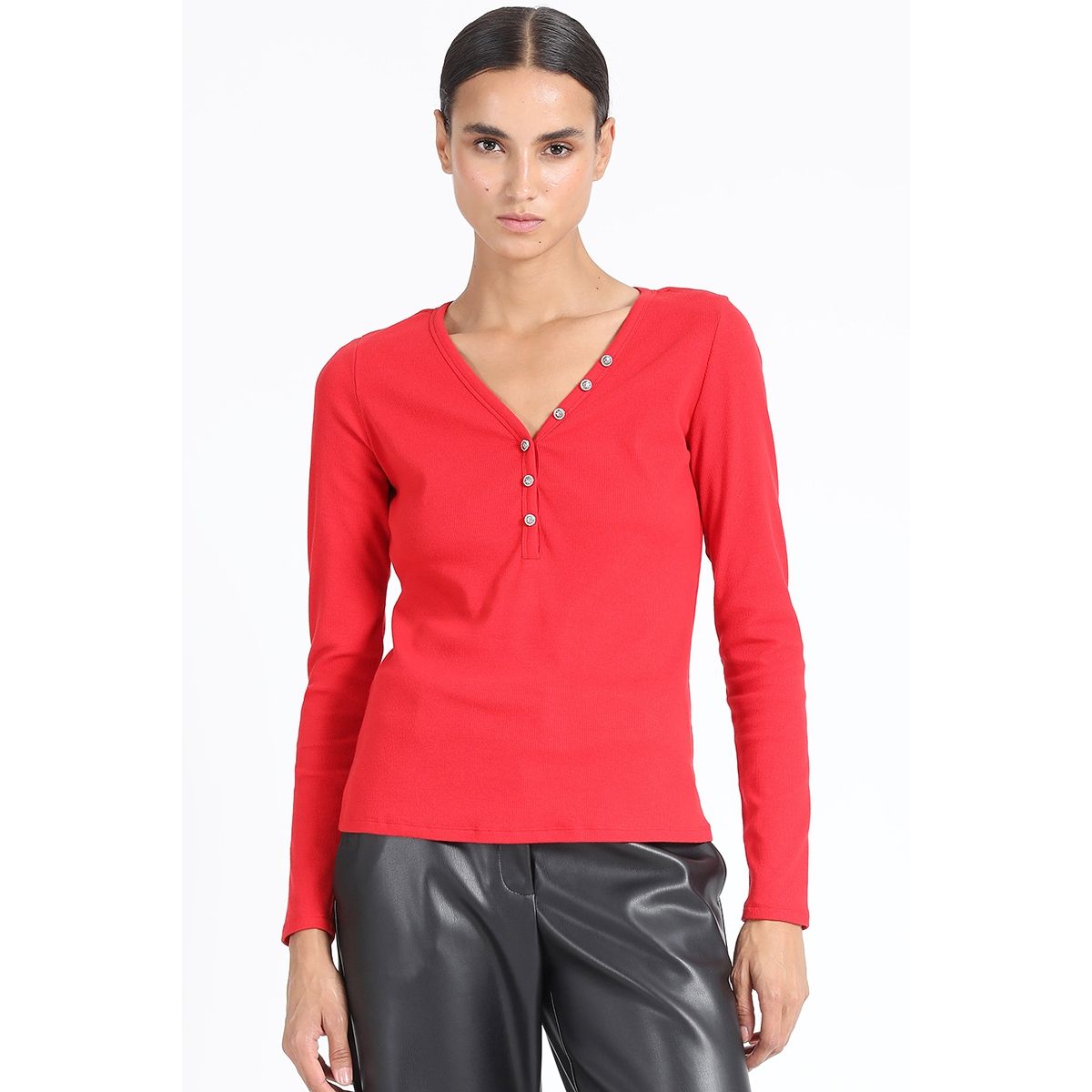 LIOLA - Polera Basica Boton Joya, Rojo Liola