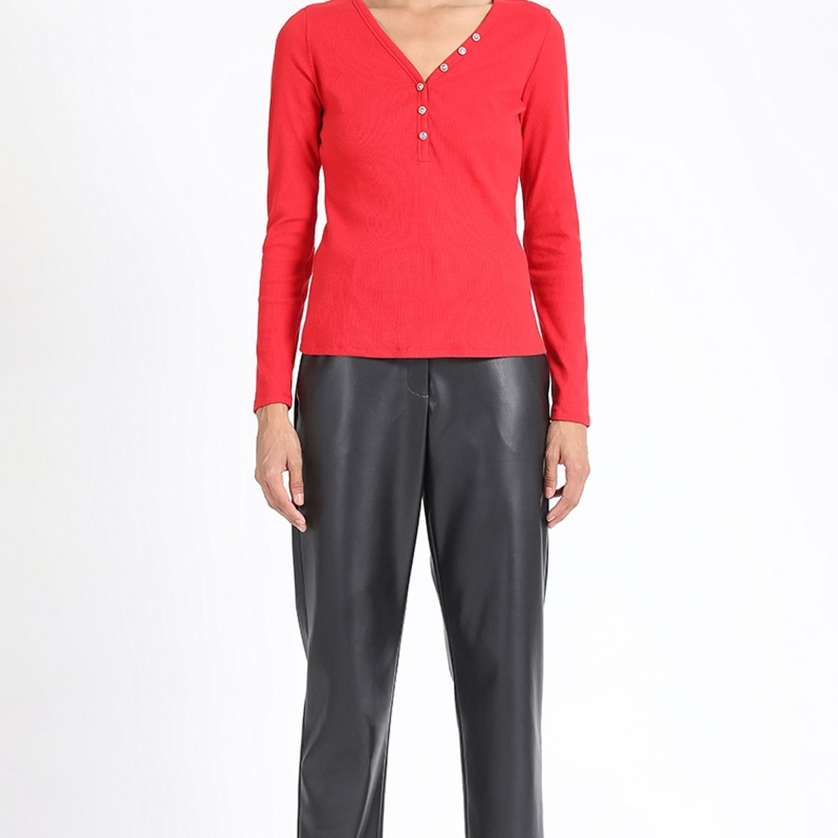 LIOLA - Polera Basica Boton Joya, Rojo Liola