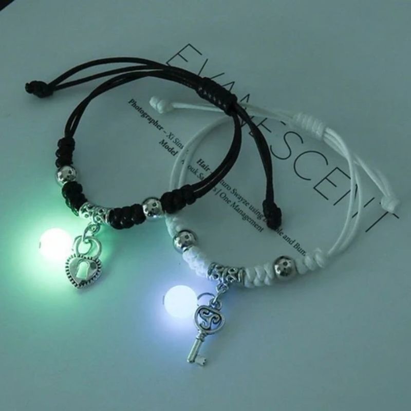 GENERICO - Pulseras Ajustables con Dijes y Brillo Fosforescente