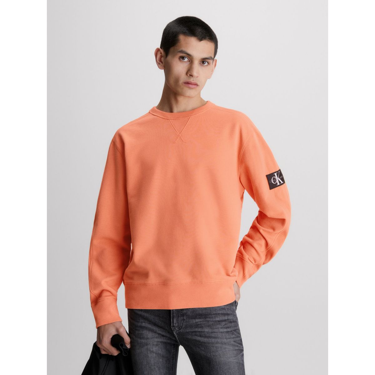 CALVIN KLEIN - Polerón Badge Crew Naranja Calvin Klein
