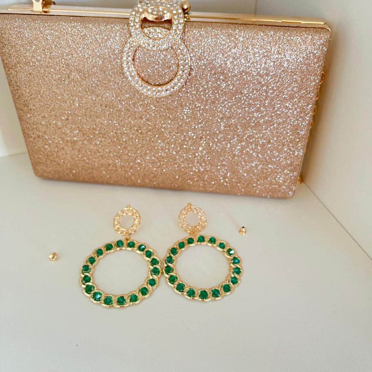 GENERICO - Aros de Color Verde con Dorado y Diseño Circular