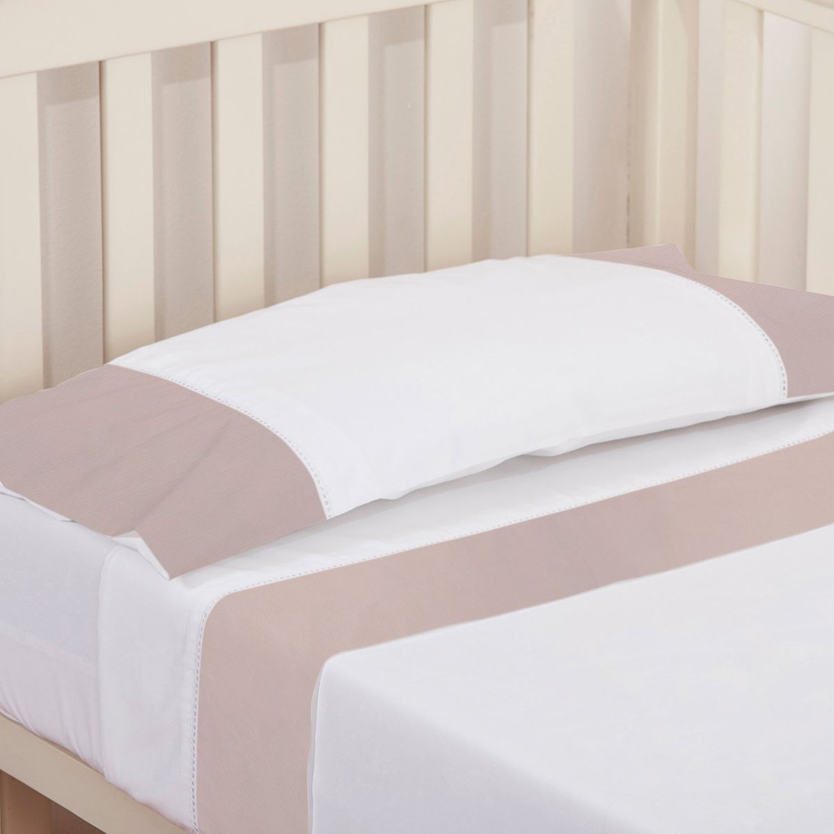 NINA HERRERA - Sábana Básica Lisa Piqué Nude 220 Hilos Cuna