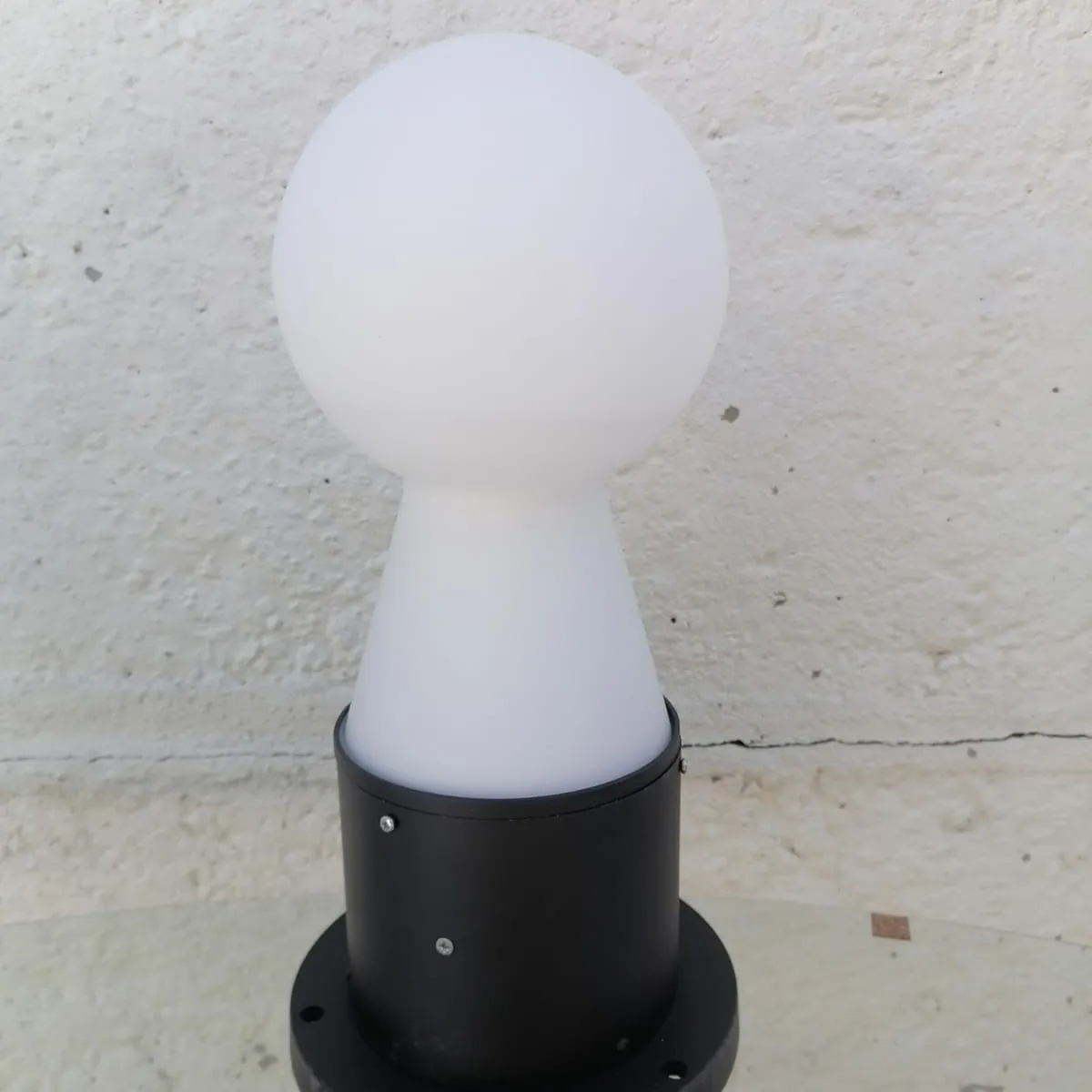 GENERICO - Farol Aplique Poste De Metal y Globo  de Vidrio 42cm De Alto