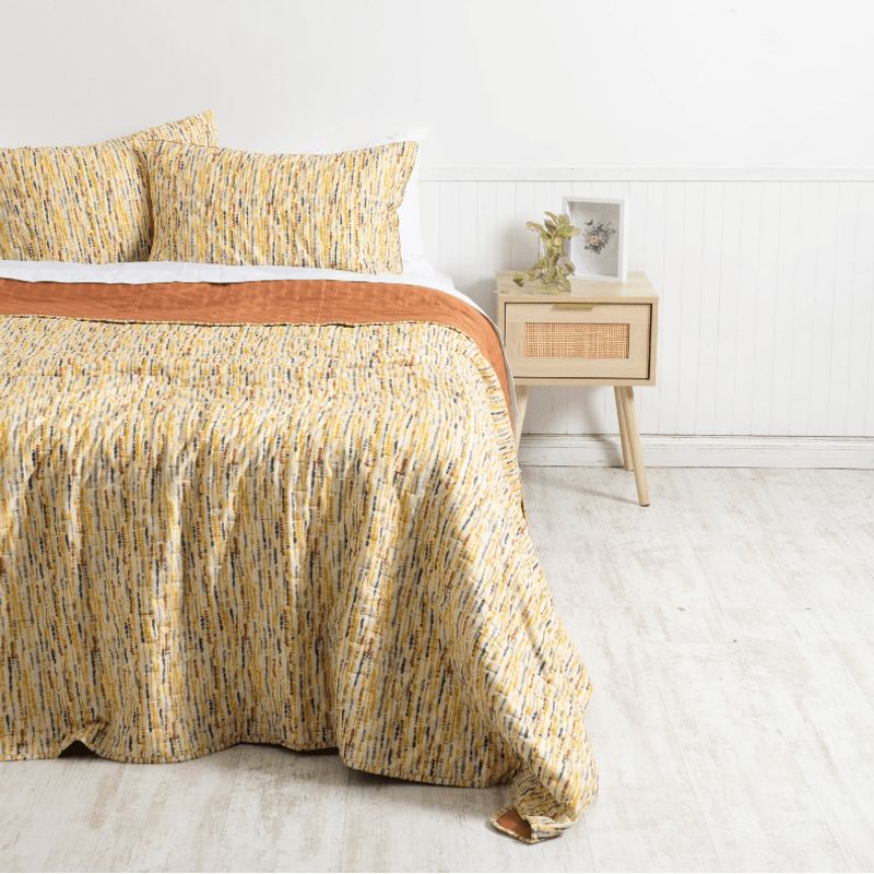 MASHINI - Quilt King Plazas Microfibra Estampado Loa