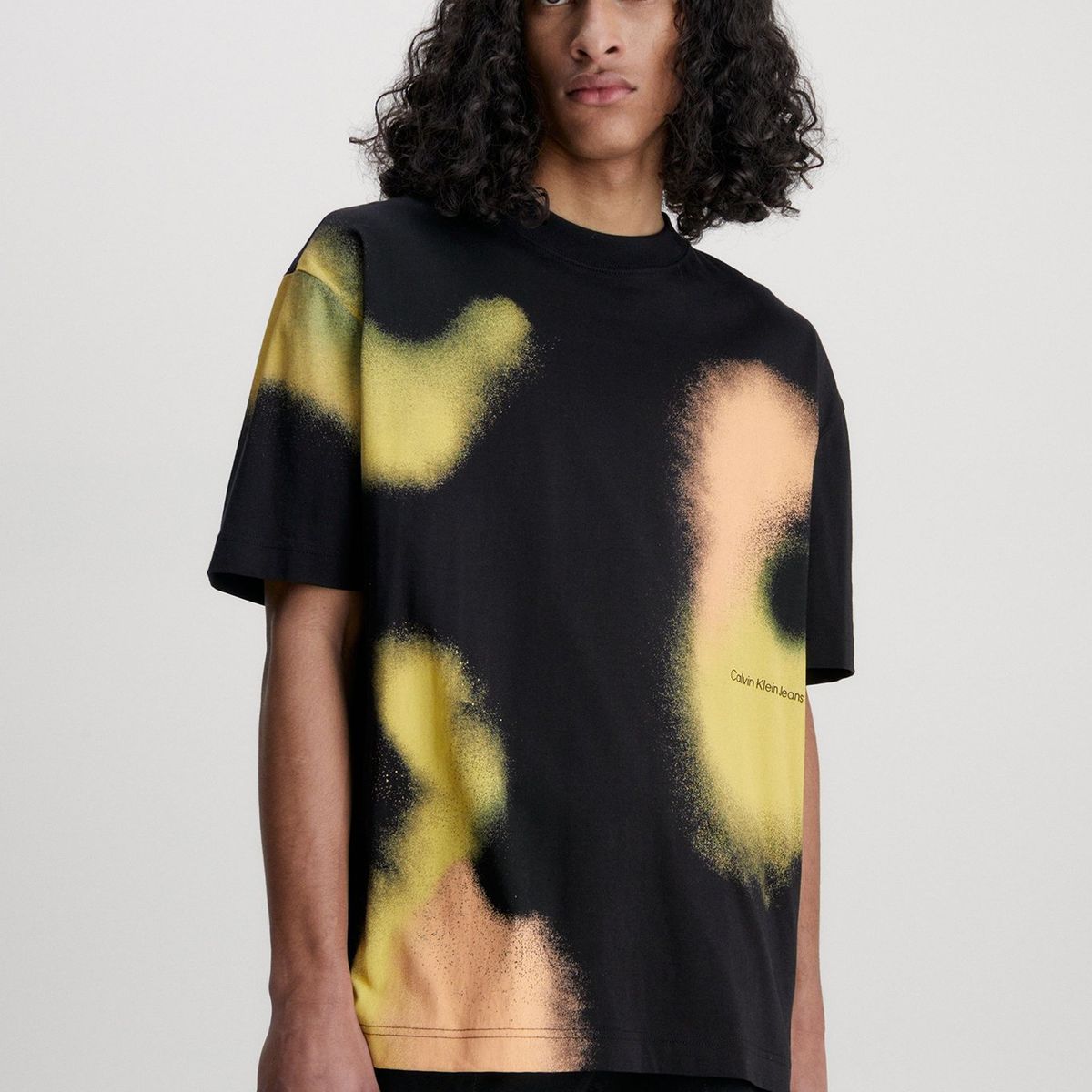 CALVIN KLEIN - Polera Graphic Spray Negro Calvin Klein