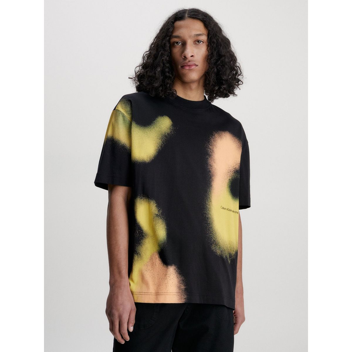 CALVIN KLEIN - Polera Graphic Spray Negro Calvin Klein
