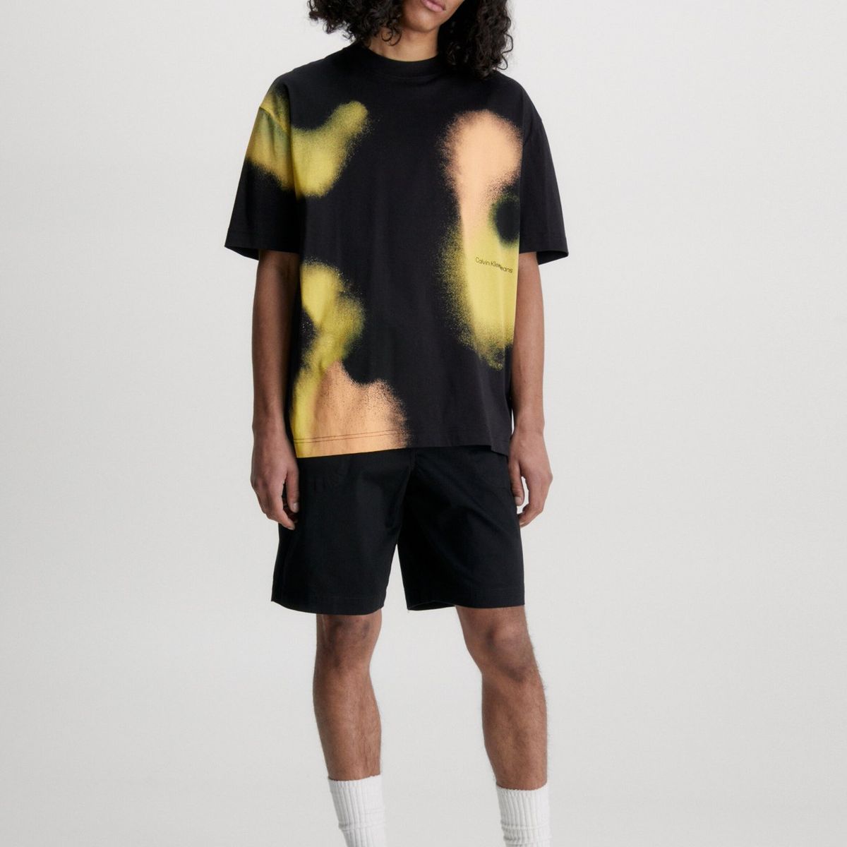 CALVIN KLEIN - Polera Graphic Spray Negro Calvin Klein