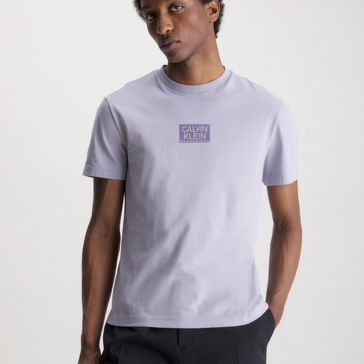 CALVIN KLEIN - Polera Gloss Stencil Logo Lila Calvin Klein