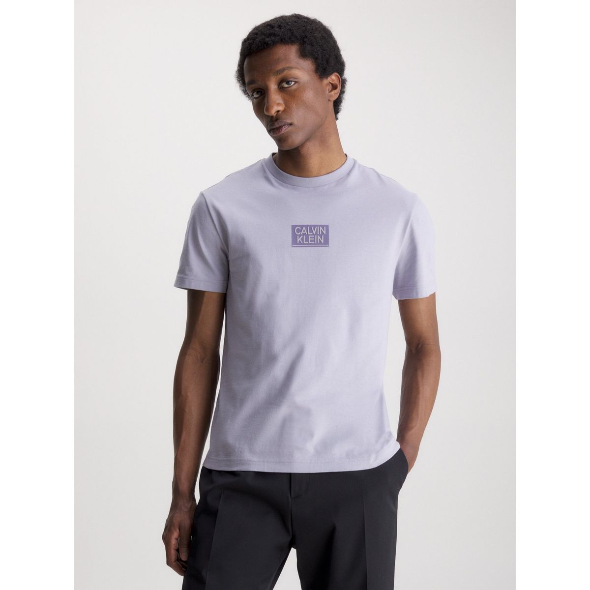 CALVIN KLEIN - Polera Gloss Stencil Logo Lila Calvin Klein