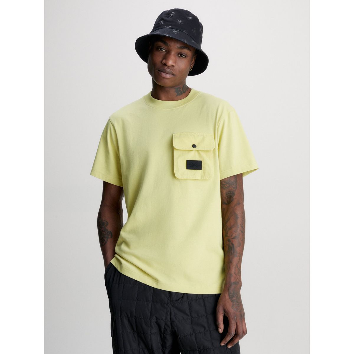 CALVIN KLEIN - Polera Mix Media Pocket  Amarillo Calvin Klein