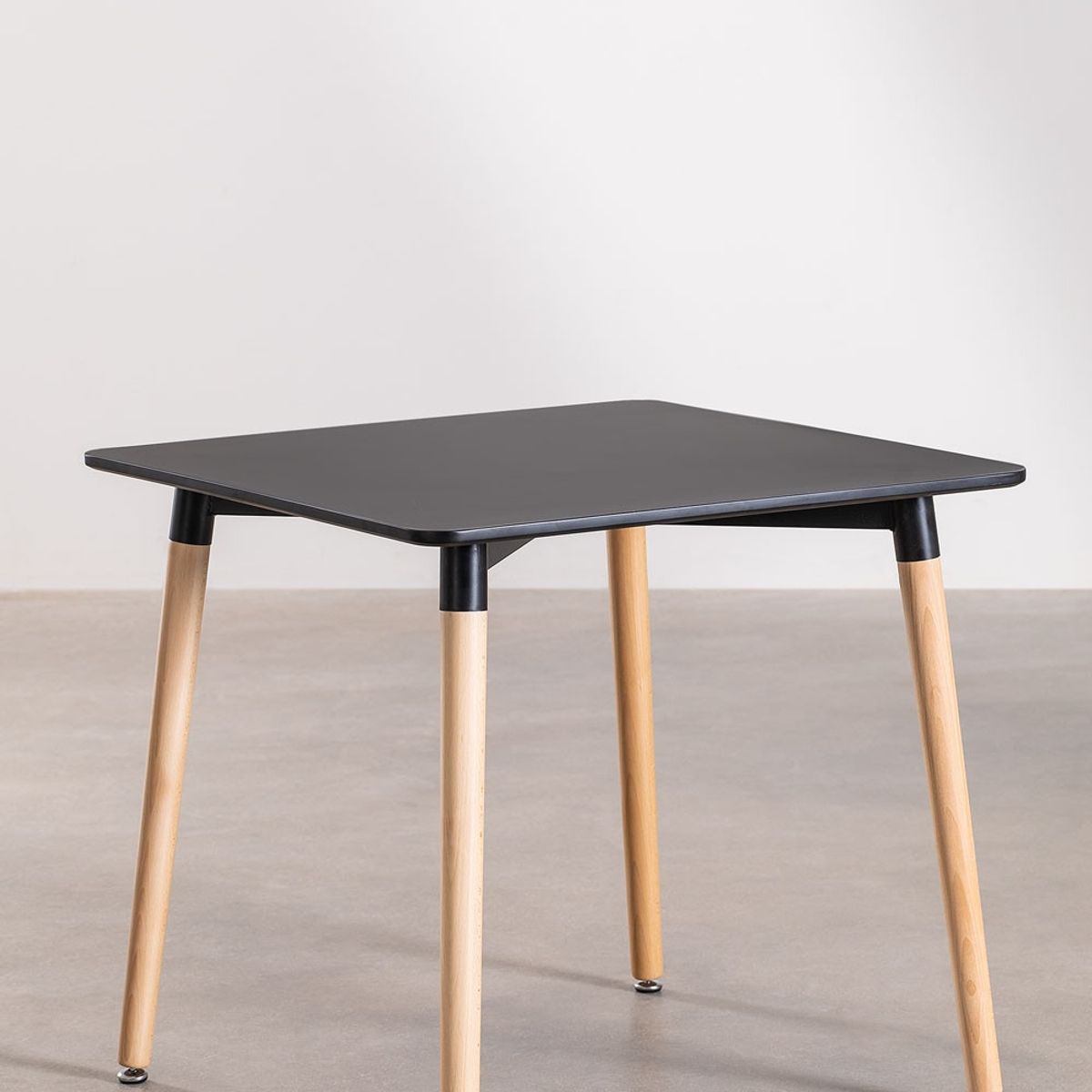 MOAD - Mesa Eames Cuadrada Negra 80x80 cm