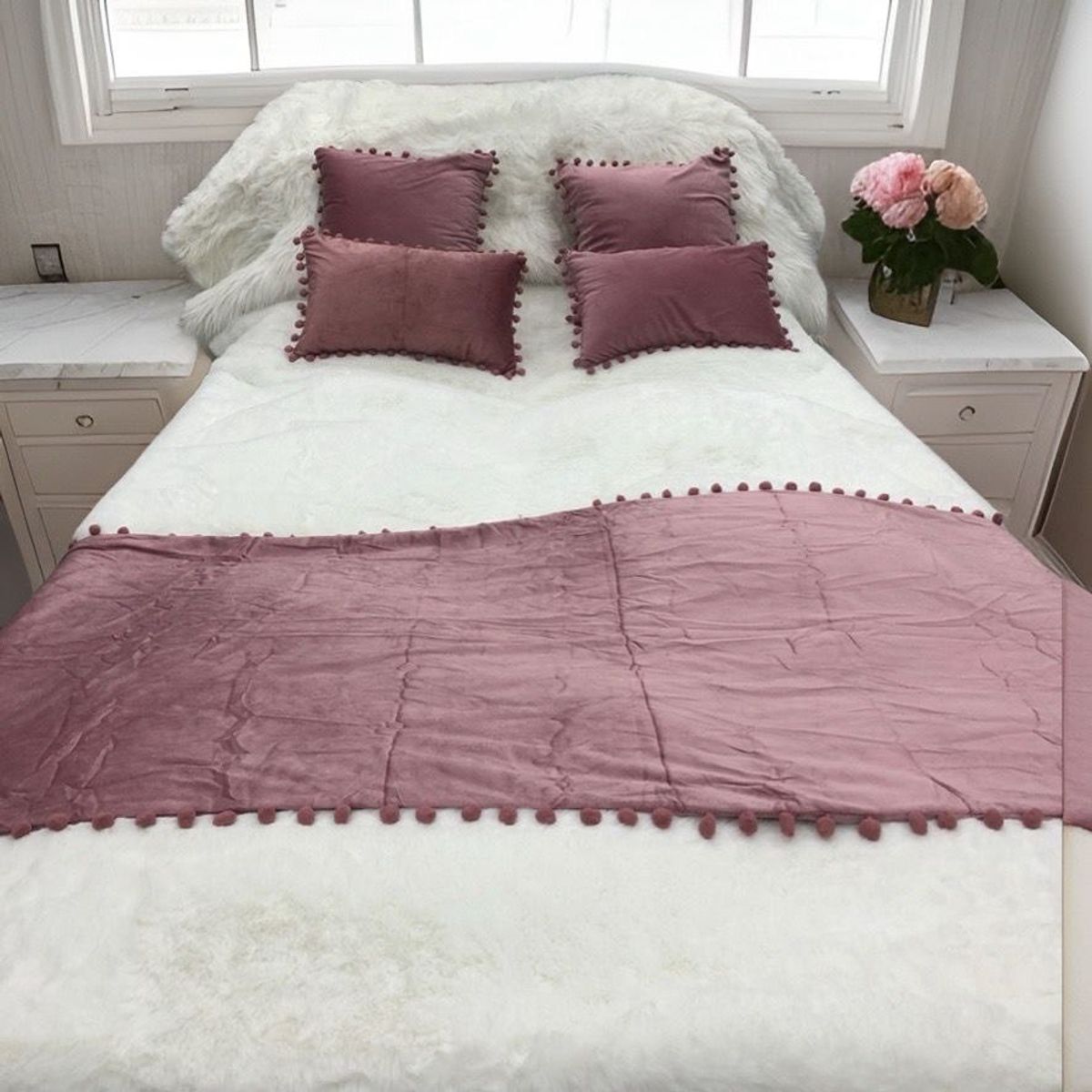 GENERICO - PIECERA MAS 4 FUNDAS DE COJIN CON POMPONES