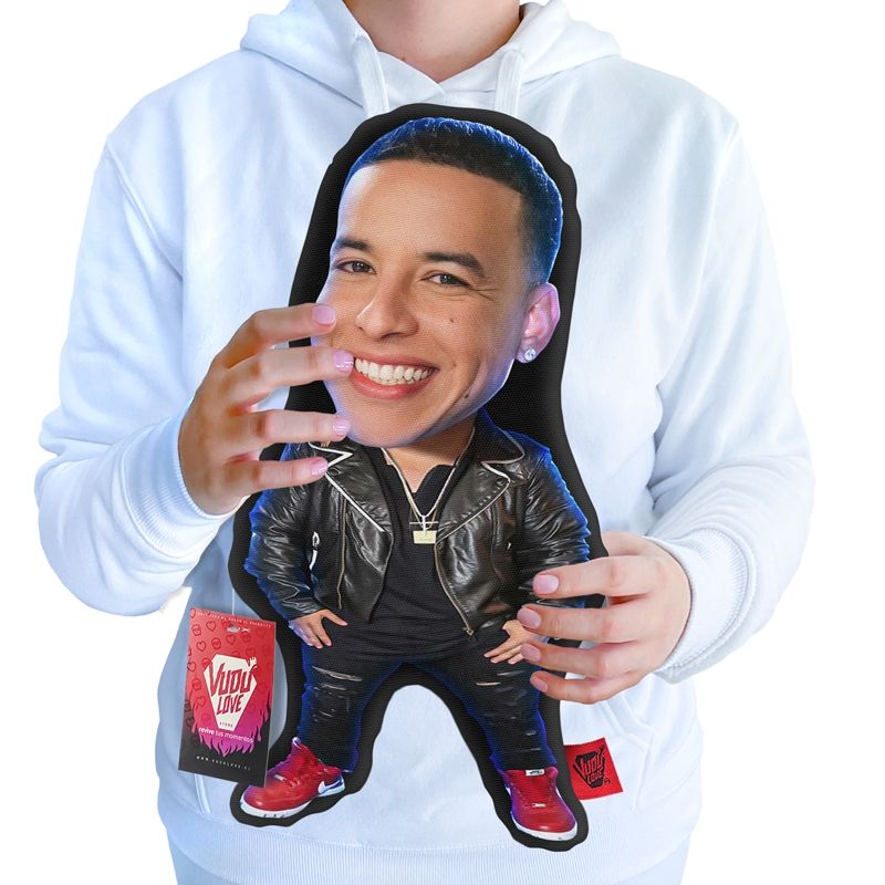VUDU LOVE - Cojín Peluche Daddy Yankee Chiquito 40x30cm Vudú Love