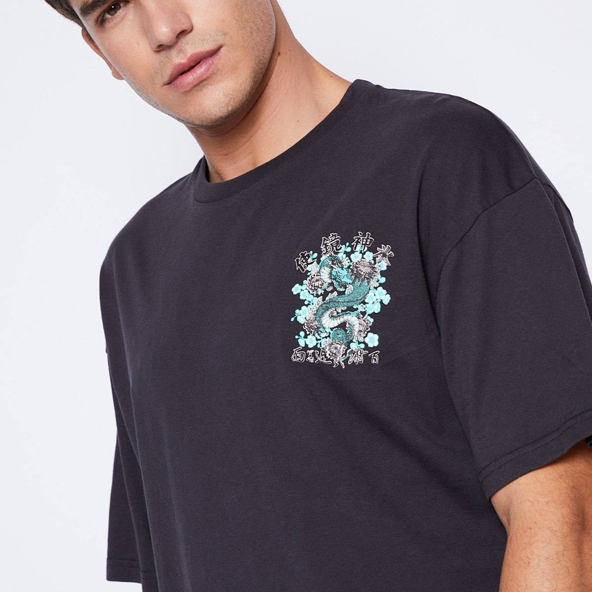 FAMILY SHOP - Polera Hombre Negro Oriental Dragón Family Shop