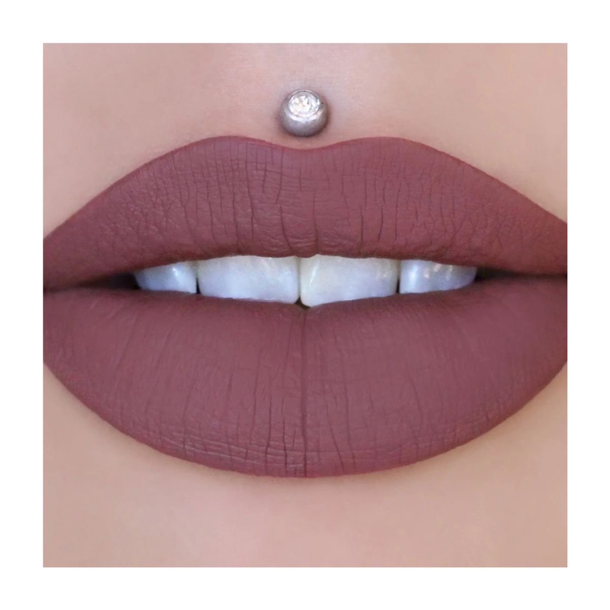 GENERICO - Labial Jeffree Star Cosmetics Velour Liquid Androgyny Mate.