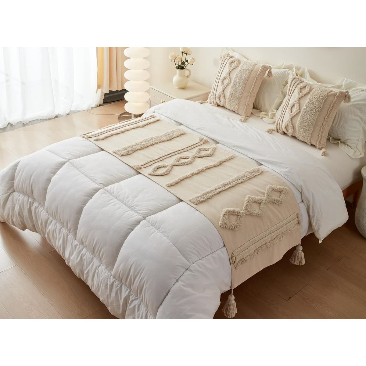 ANGELES DEL HOGAR - Pieceras Bordadas con Pompones + 2 Fundas De Cojin 2 plazas/King