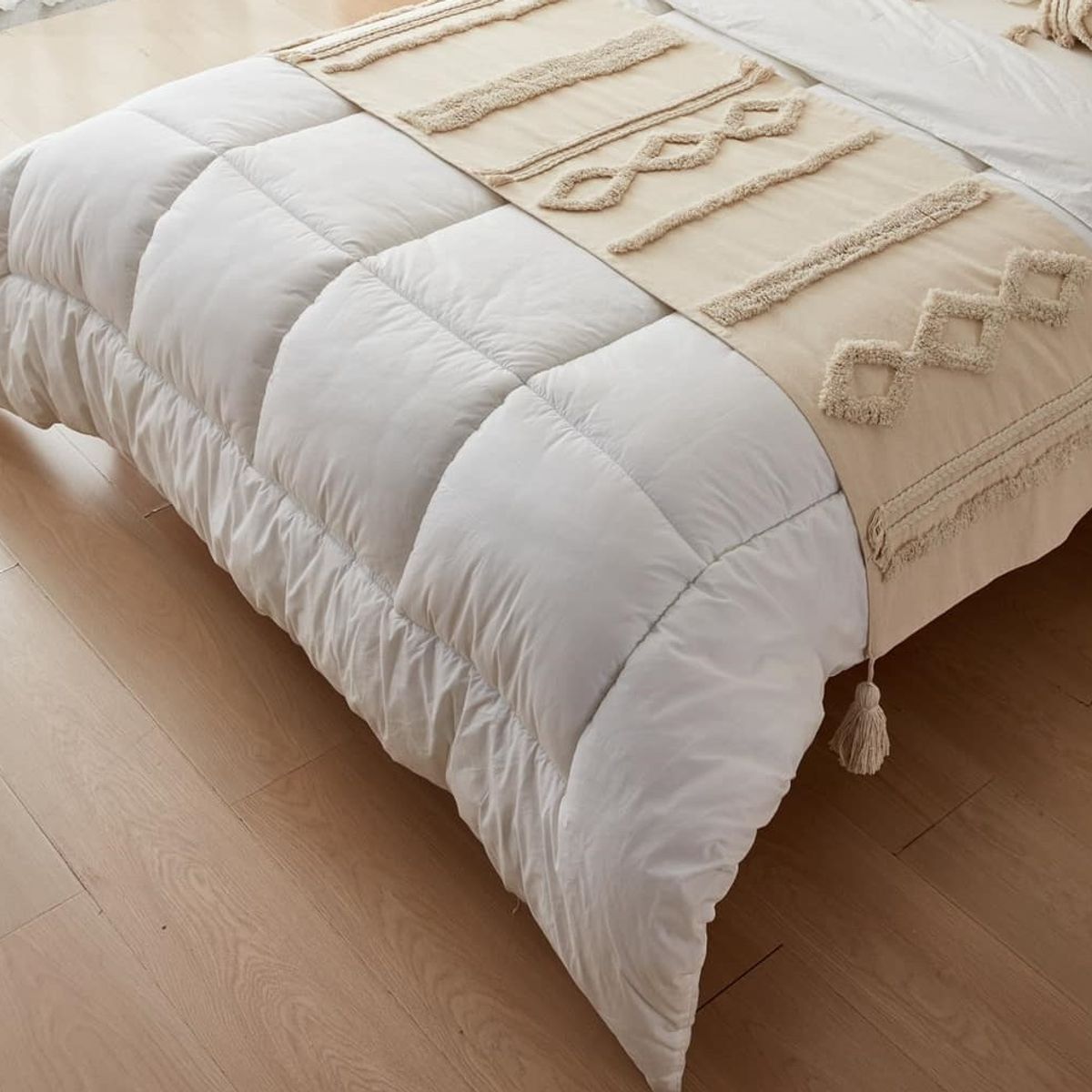 ANGELES DEL HOGAR - Piecera Bordadas con Pompones 2plazas