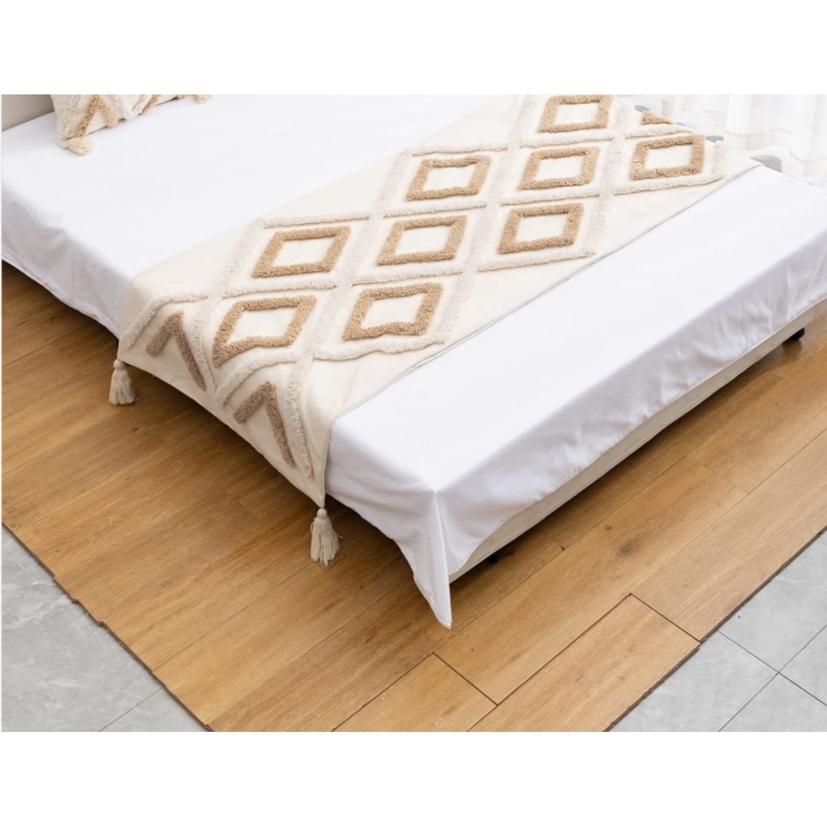 ANGELES DEL HOGAR - Piecera Bordadas con Pompones 2plazas