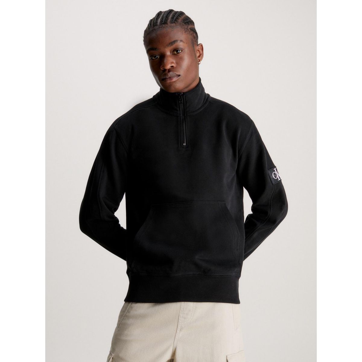 CALVIN KLEIN - Polerón Badge Half  Negro Calvin Klein