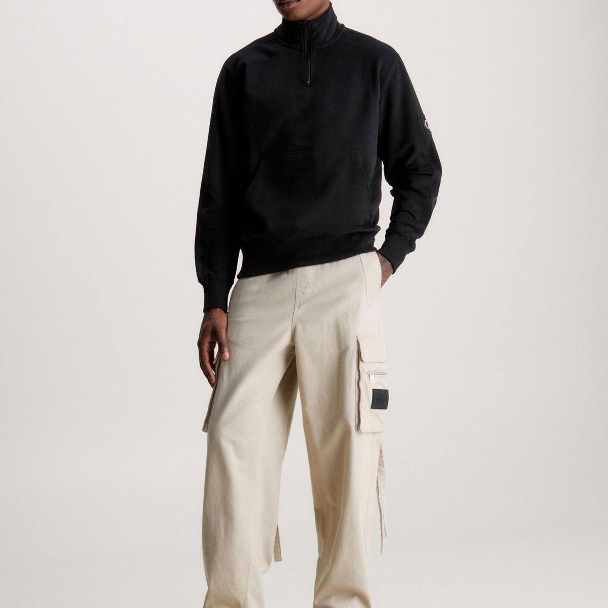 CALVIN KLEIN - Polerón Badge Half  Negro Calvin Klein