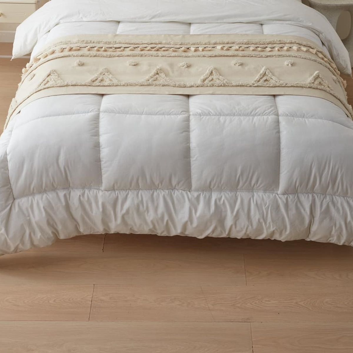 ANGELES DEL HOGAR - Piecera Bordadas con Pompones 2plazas