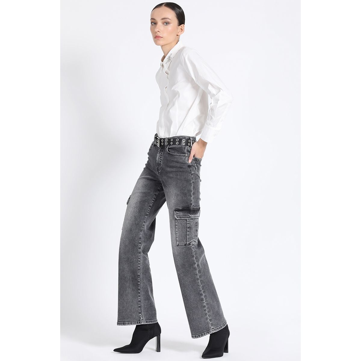 LIOLA - Jeans Straight Cargo, Tiro Medio, Negro Liola