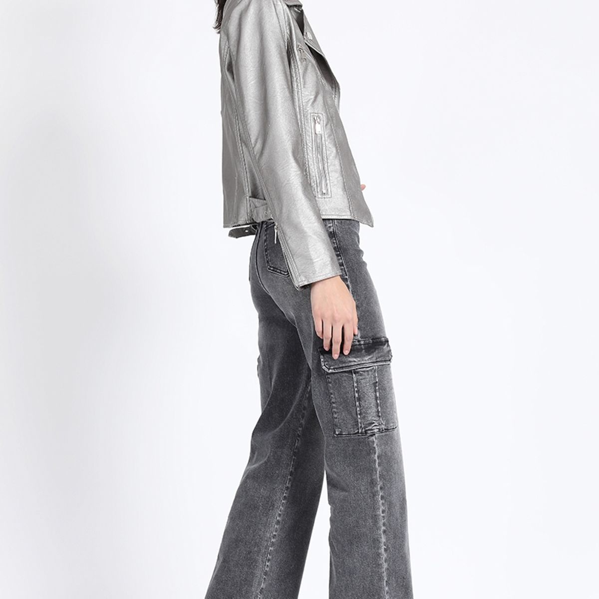 LIOLA - Jeans Straight Cargo, Tiro Medio, Negro Liola