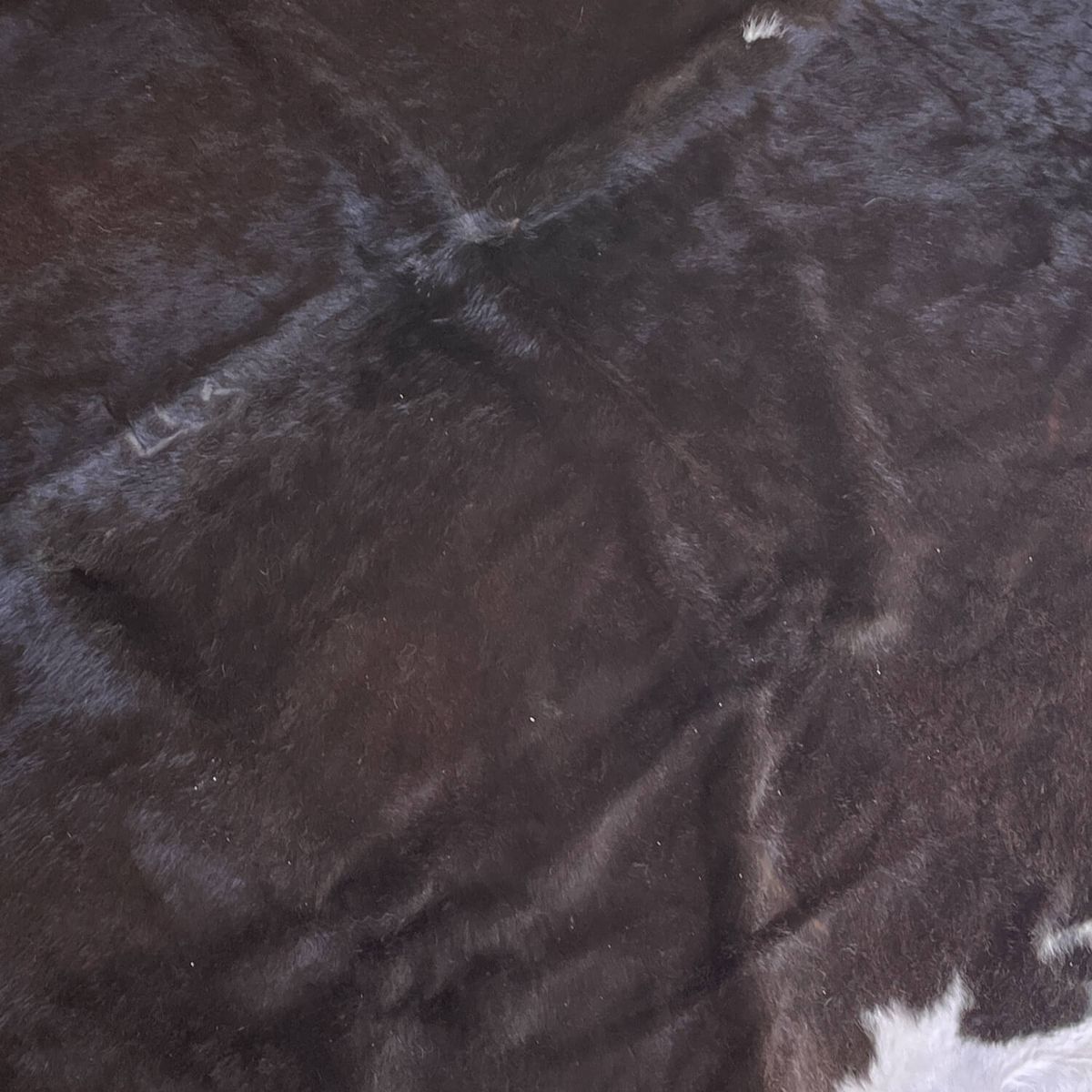 AL FILO DEL GAUCHO - Alfombra Cuero Vaca Premium Café Blanco