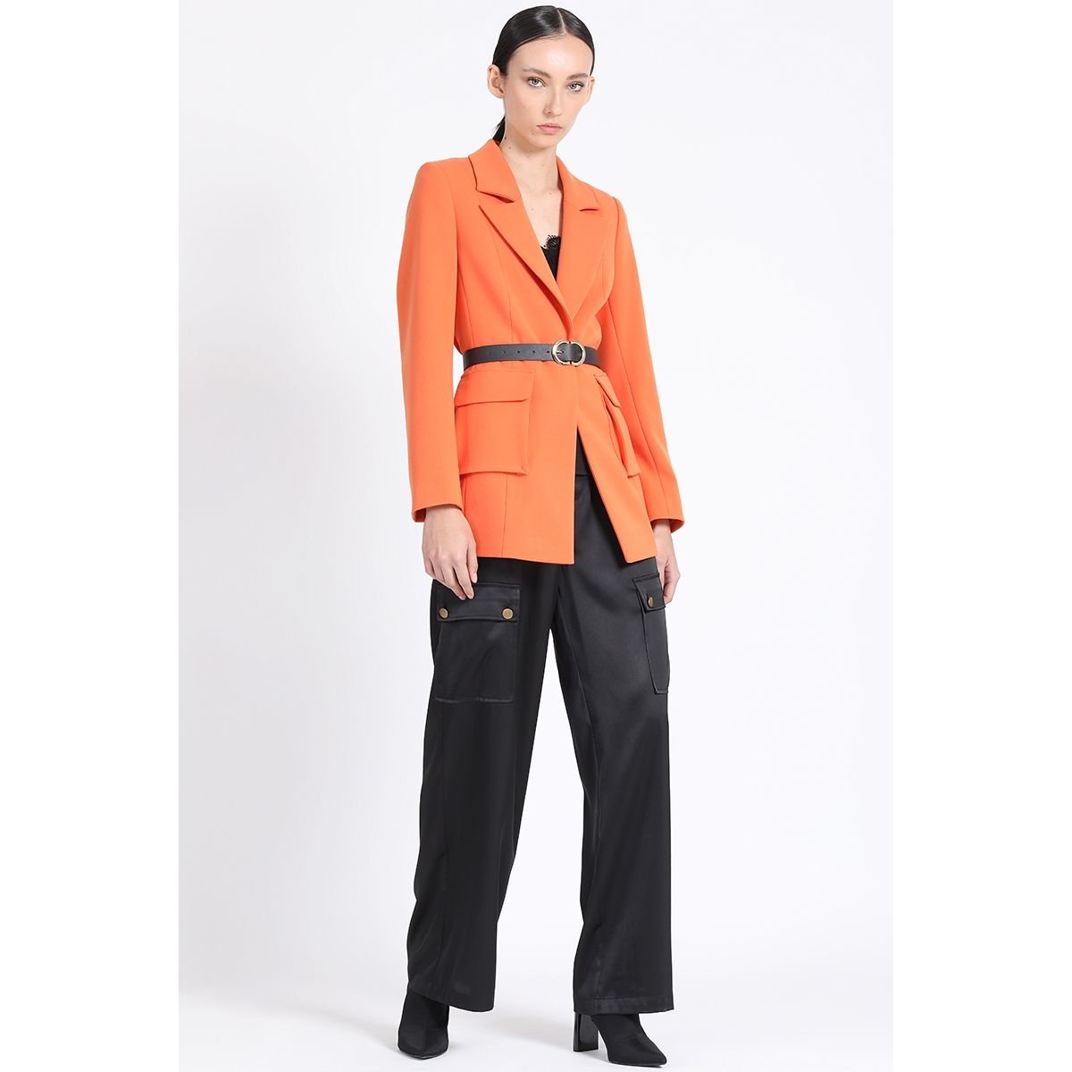 LIOLA - Blazer Largo Entallado Cargo, Naranjo Liola